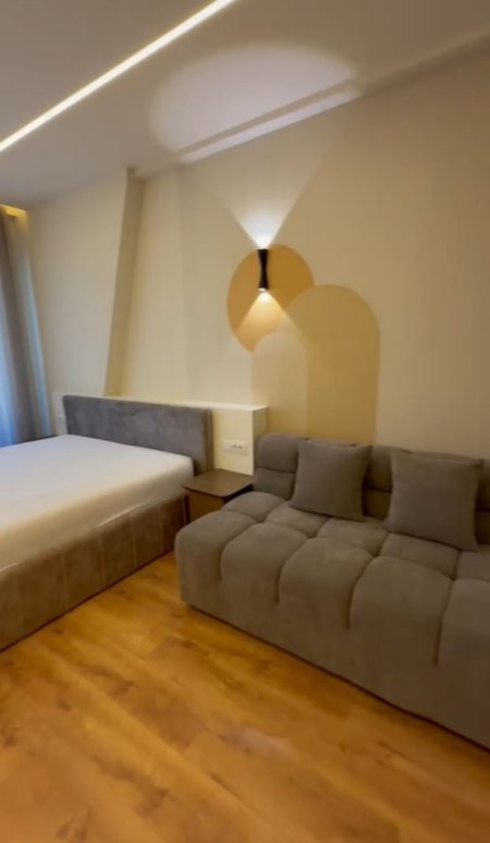 Tirane, jepet me qera garsonier 1+1+Ballkon Kati 3, 40 m² 450 € (Rruga Qemal Stafa)