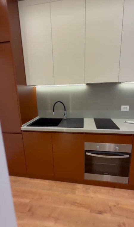 Tirane, jepet me qera garsonier 1+1+Ballkon Kati 3, 40 m² 450 € (Rruga Qemal Stafa)