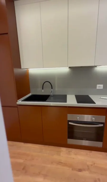 Tirane, jepet me qera garsonier 1+1+Ballkon Kati 3, 40 m² 450 € (Rruga Qemal Stafa)