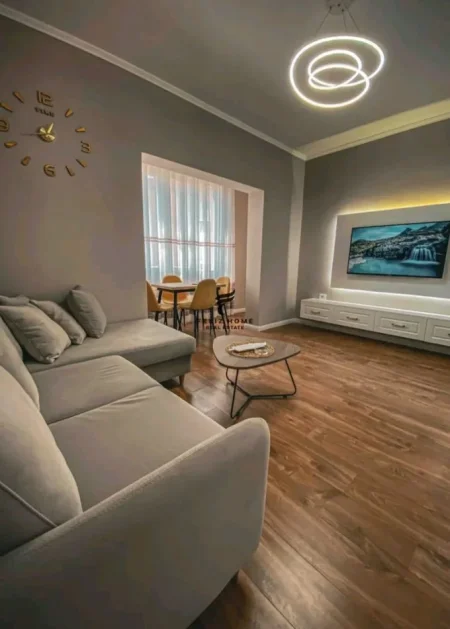 Tirane, shiten 2 apartamente 1+1 Kati 5, 126 m² 248.000 € (TREGU ELEKTRIK)