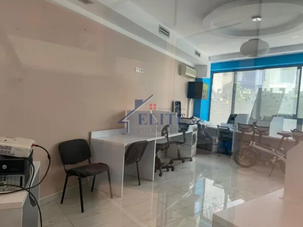 Tirane, jepet me qera zyre Kati 2, 280 m² 3.500 € (9 Kateshet)