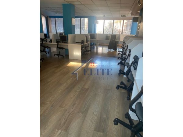 Tirane, jepet me qera zyre Kati 2, 280 m² 3.500 € (9 Kateshet)