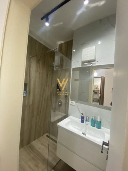 Tirane, jepet me qera apartament 2+1+Ballkon Kati 6, 107 m² 560 € (RRUGA E KAVAJES)