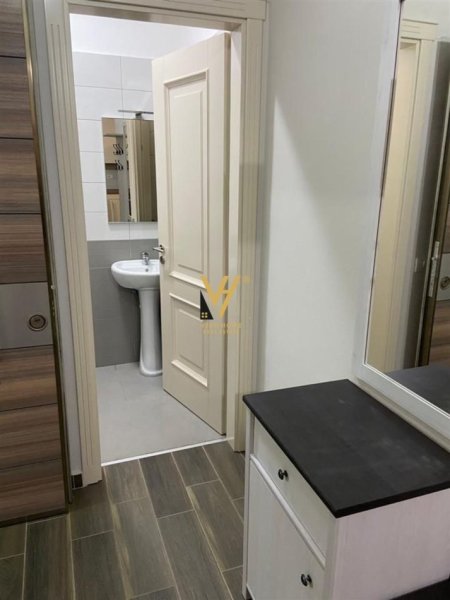 Tirane, jepet me qera apartament 2+1+Ballkon Kati 6, 107 m² 560 € (RRUGA E KAVAJES)