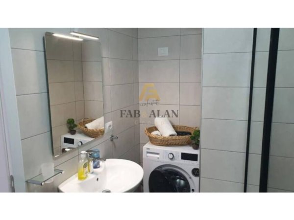 Tirane, jepet me qera apartament+verande | Penthouse 2+1 Kati 11, 89 m² 1.200 € (Pazari i Ri)