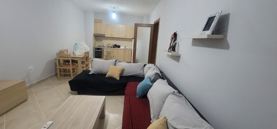 Tirane, jepet me qera apartament 2+1 Kati 2, 96 m² 565 € (Stacioni i Trenit,)