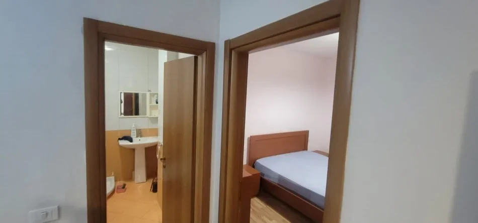 Tirane, jepet me qera apartament 2+1 Kati 2, 96 m² 565 € (Stacioni i Trenit,)