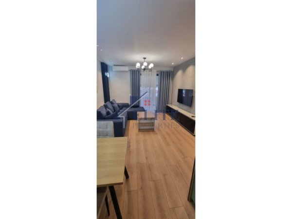Tirane, jepet me qera apartament 2+1 Kati 5, 84 m² 600 € (Laprake)