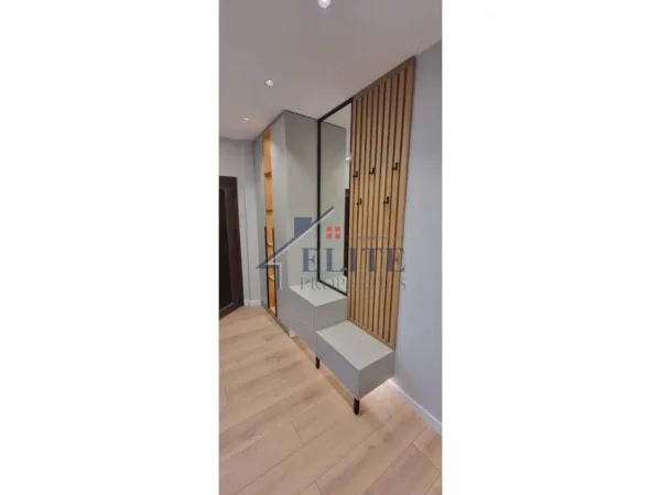 Tirane, jepet me qera apartament 2+1 Kati 5, 84 m² 600 € (Laprake)
