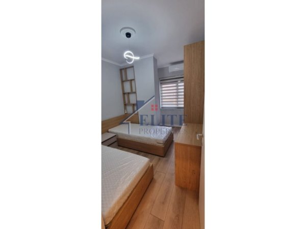 Tirane, jepet me qera apartament 2+1 Kati 5, 84 m² 600 € (Laprake)