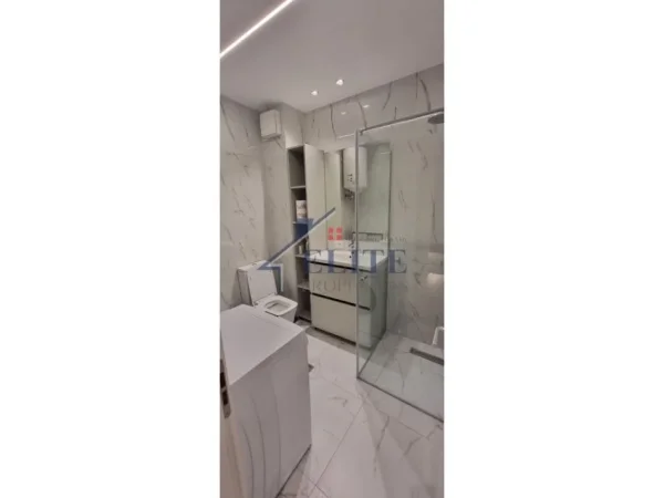 Tirane, jepet me qera apartament 2+1 Kati 5, 84 m² 600 € (Laprake)