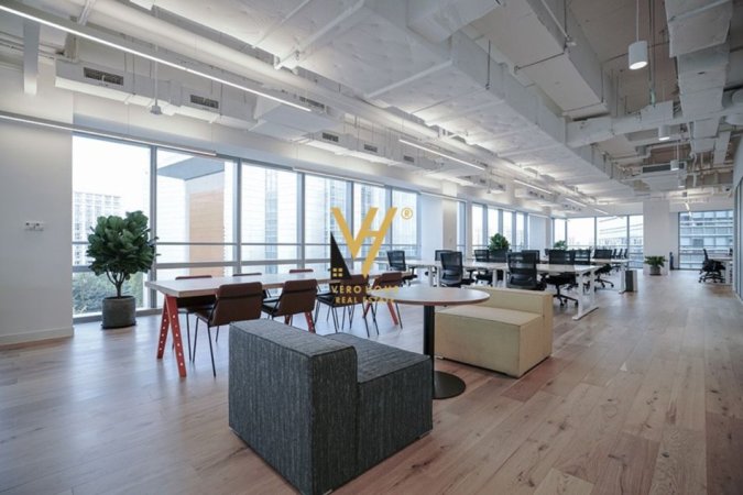 Tirane, jepet me qera zyre Kati 6, 371 m² 2.500 € (STACIONI I TRENIT)