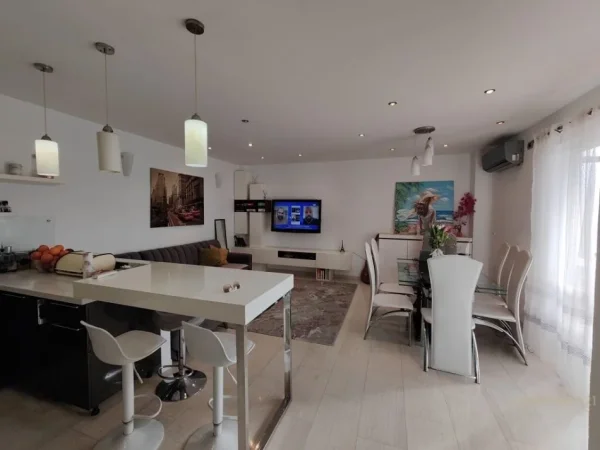 Tirane, jepet me qera apartament 2+1 Kati 9, 93 m² 800 € (Myslym shyri)