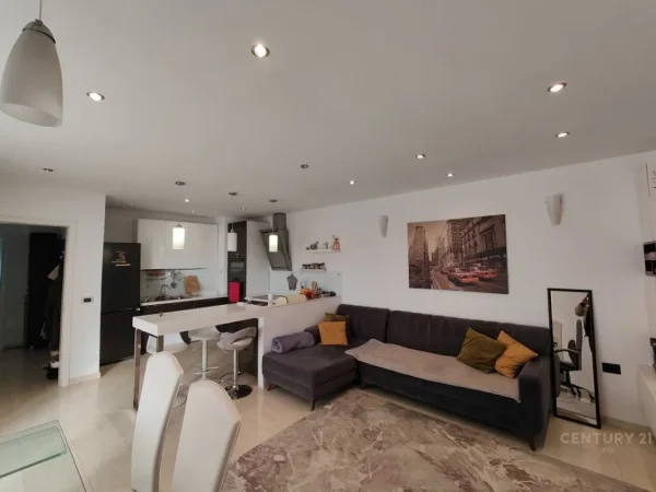 Tirane, jepet me qera apartament 2+1 Kati 9, 93 m² 800 € (Myslym shyri)