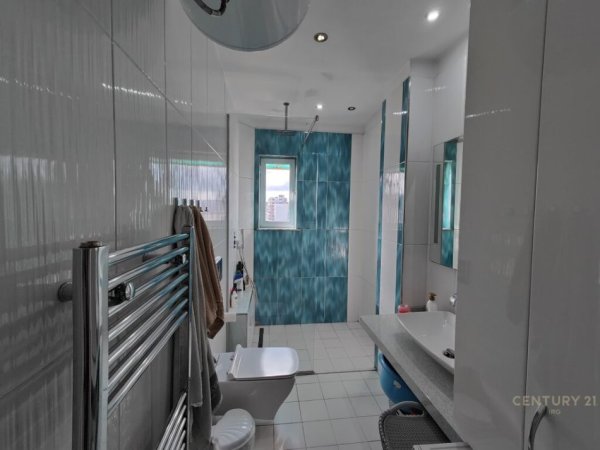 Tirane, jepet me qera apartament 2+1 Kati 9, 93 m² 800 € (Myslym shyri)