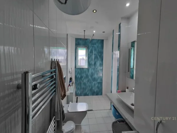 Tirane, jepet me qera apartament 2+1 Kati 9, 93 m² 800 € (Myslym shyri)