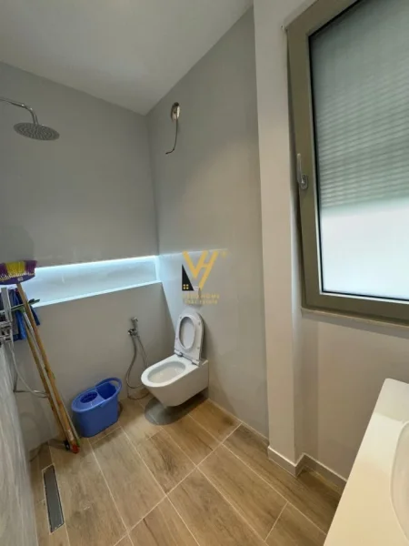 Tirane, jepet me qera zyre Kati 1, 80 m² 1.700 € (VASIL SHANTO)