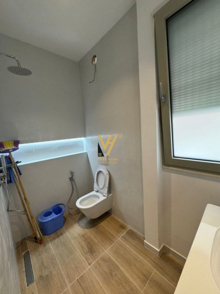 Tirane, jepet me qera zyre Kati 1, 80 m² 1.700 € (VASIL SHANTO)