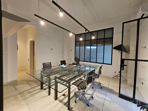 Tirane, jepet me qera ambjent biznesi Kati 0, 60 m² 550 € (Delijorgjit)
