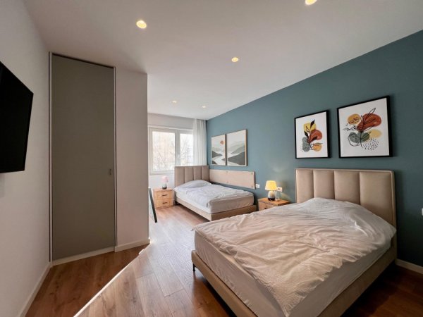 Tirane, jepet me qera apartament 2+1+Aneks Kati 3, 103 m² 1.000 € (Rruga e Elbasanit)