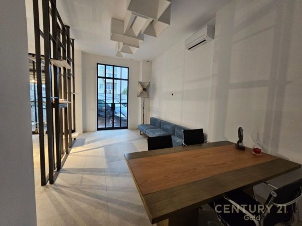 Tirane, jepet me qera ambjent biznesi Kati 0, 60 m² 550 € (Delijorgjit)