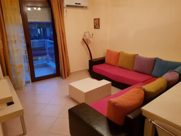 Tirane, jepet me qera apartament 2+1 Kati 4, 94 m² 700 € (Stacioni i Trenit)