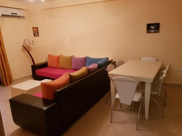 Tirane, jepet me qera apartament 2+1 Kati 4, 94 m² 700 € (Stacioni i Trenit)