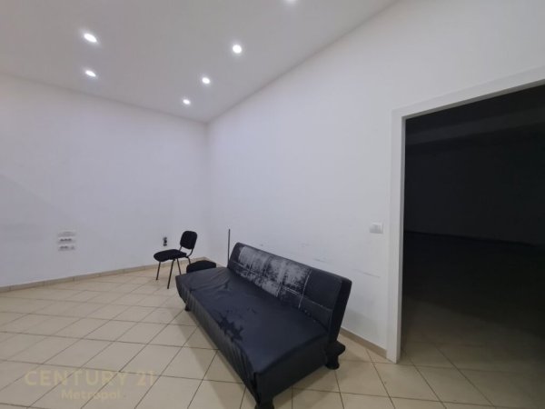 Tirane, shitet dyqan Kati 0, 98 m² 217.000 € (Yzberisht)