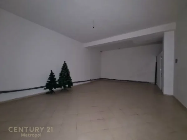 Tirane, shitet dyqan Kati 0, 98 m² 217.000 € (Yzberisht)