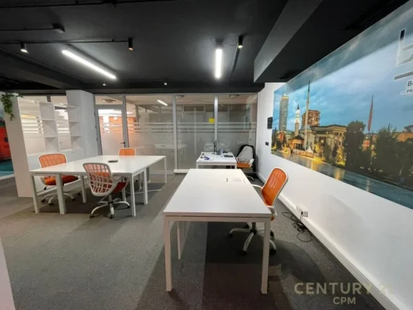 Tirane, jepet me qera zyre Kati 1, 72 m² 1.250 € (Pazari i ri)