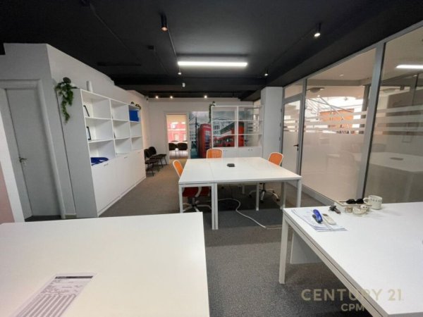Tirane, jepet me qera zyre Kati 1, 72 m² 1.250 € (Pazari i ri)