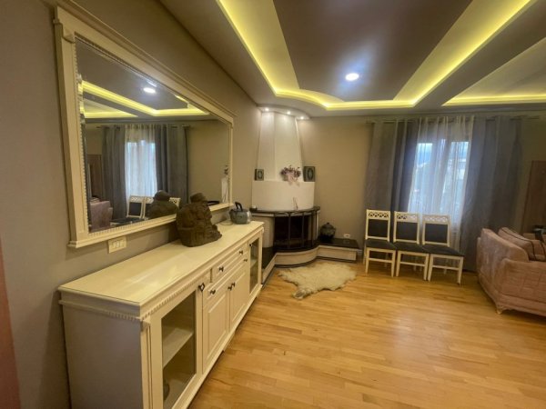 Tirane, jepet me qera Vile 2 Katshe Kati 1, 240 m² 1.350 € (JORDAN MISJA)