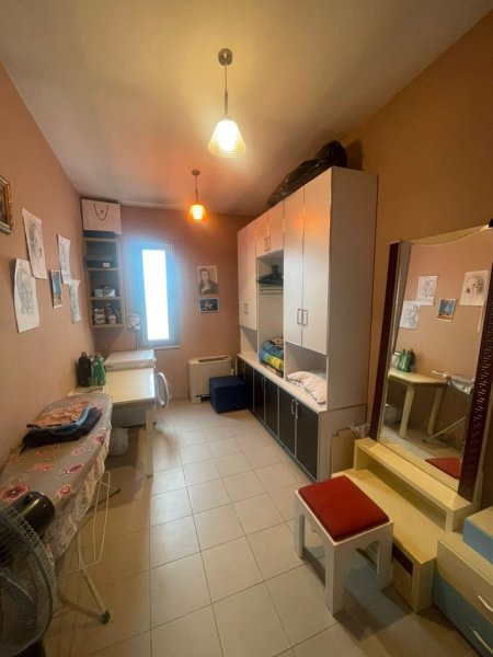 Tirane, jepet me qera Vile 2 Katshe Kati 1, 240 m² 1.350 € (JORDAN MISJA)