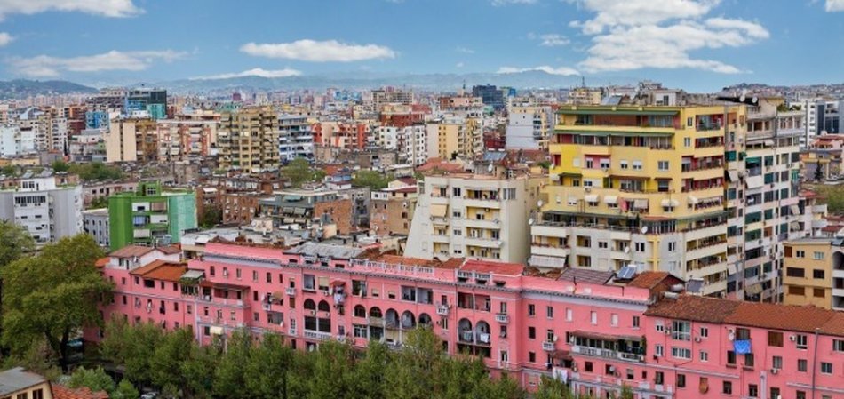 Tirane, jepet me qera apartament 2+1 Kati 3, 130 m² 350 € (Freskut)