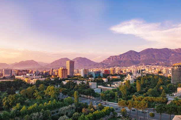 Tirane, jepet me qera apartament 2+1 Kati 1, 104 m² 500 € (Xhamllik)