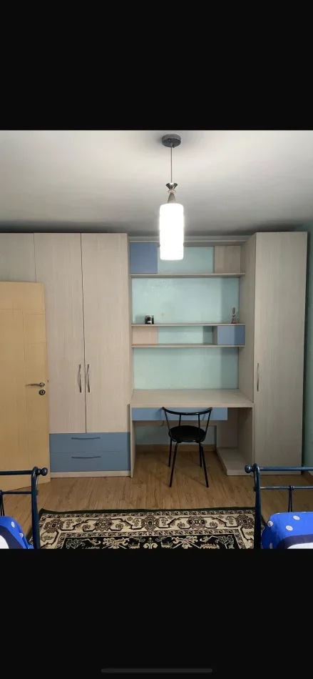 Tirane, ndarje qeraje apartament 3+1 Kati 4, 100 m² 200 € (sander prosi)