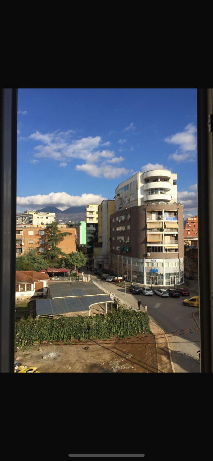 Tirane, ndarje qeraje apartament 3+1 Kati 4, 100 m² 200 € (sander prosi)