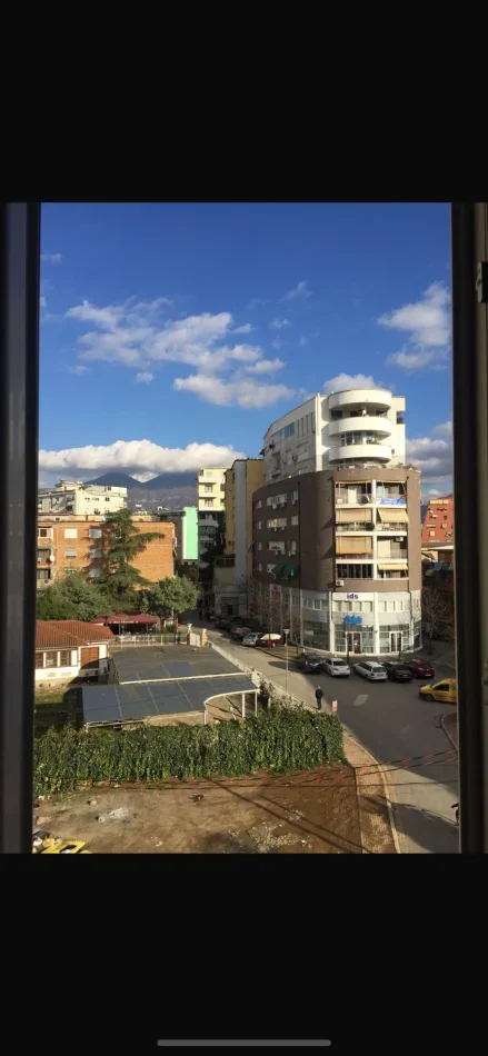 Tirane, ndarje qeraje apartament 3+1 Kati 4, 100 m² 200 € (sander prosi)