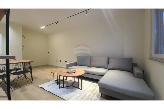 Tirane, jepet me qera apartament 1+1+Ballkon Kati 6, 63 m² 500 € (astir)