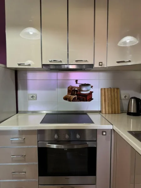 Tirane, jepet me qera apartament 1+1+Ballkon Kati 6, 75 m² 550 € (Ibrahim Rugova)
