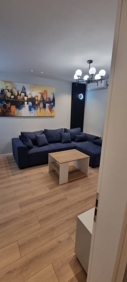 Tirane, jepet me qera apartament 2+1 Kati 4, 70 m² 600 € (Laprake)