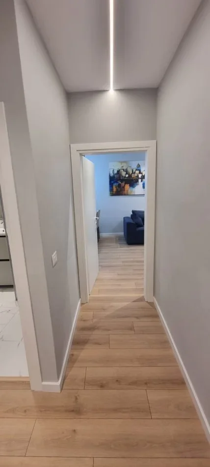 Tirane, jepet me qera apartament 2+1 Kati 4, 70 m² 600 € (Laprake)