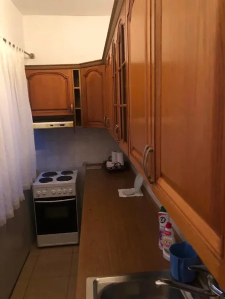 Tirane, jepet me qera apartament 2+1 Kati 2, 100 m² 400 € (Ali Dem)