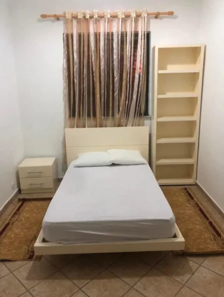 Tirane, jepet me qera apartament 2+1 Kati 2, 100 m² 400 € (Ali Dem)