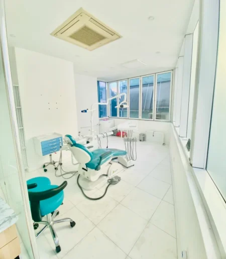 Tirane, jepet me qera ambjent biznesi Kati 3, 38 m² (Rr. Sami Frasheri)