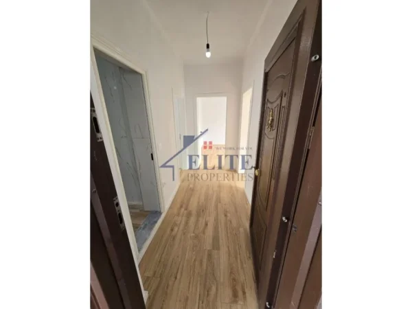 Tirane, shitet apartament 2+1 Kati 3, 75 m² 129.000 € (Oxhaku)