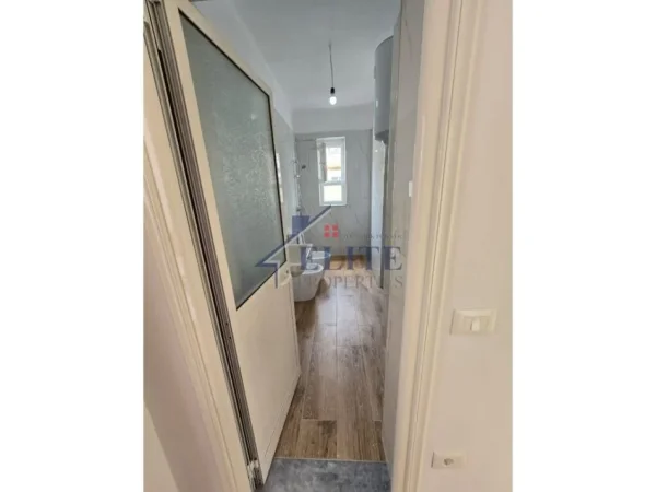 Tirane, shitet apartament 2+1 Kati 3, 75 m² 129.000 € (Oxhaku)