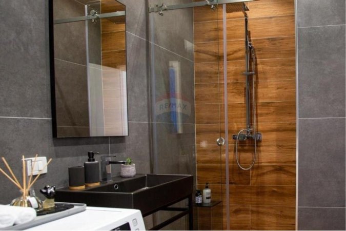 Tirane, jepet me qera apartament 1+1+Ballkon , 60 m² 550 € (ALI DEMI)