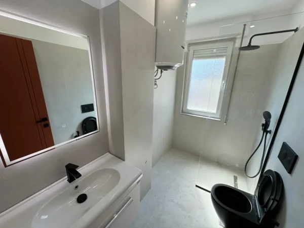 Tirane, shitet apartament 1+1+Aneks+Ballkon Kati 4, 66 m² 155.000 € (Komuna Parisit)