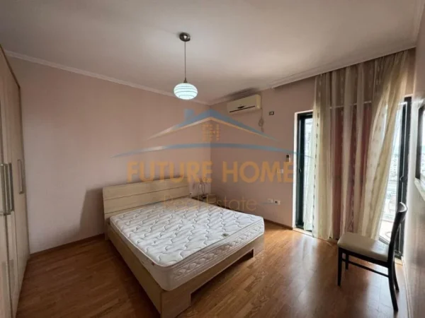 Tirane, shitet apartament 2+1+Ballkon Kati 10, 89 m² 350.000 € (RRUGA BARRIKADAVE)